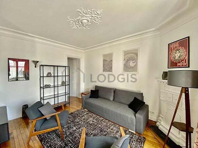 Appartement 1 chambre meublé avec ascenseur, cheminée et cave Belleville Paris 20°