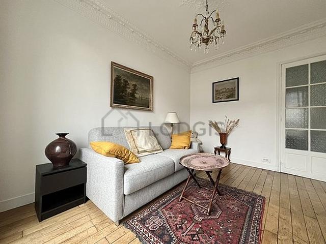 Appartement 1 chambre meublé avec ascenseur, cheminée et concierge La Motte Picquet Paris 15°