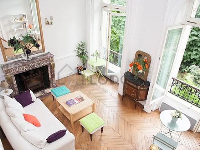 Appartement 1 chambre meublé avec ascenseur, cheminée et concierge Saint Lazare Paris 8°
