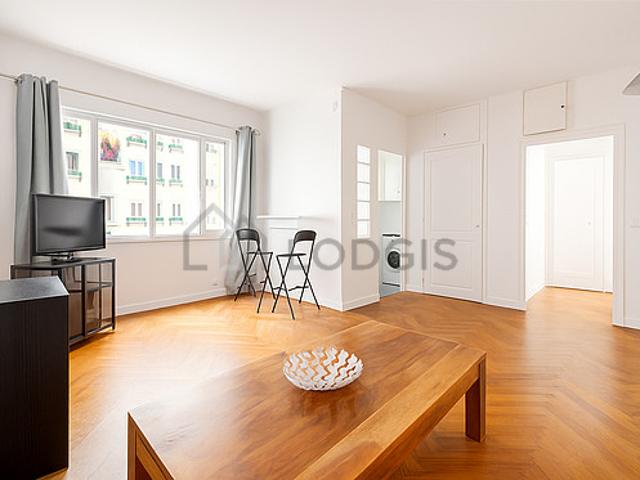 Appartement 1 chambre meublé avec ascenseur, concierge et local à vélos Tour Eiffel Paris 7°