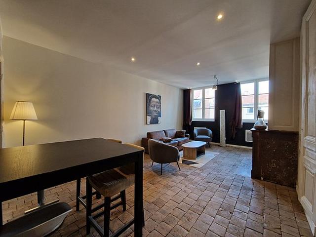 Appartement 1 chambre meublé avec ascenseur et cheminée Lyon 2°
