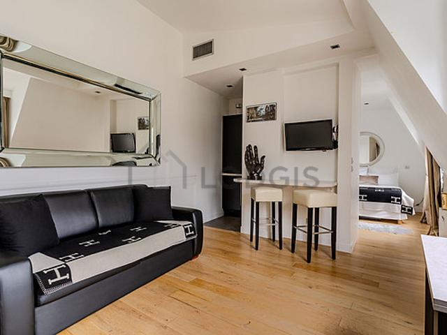 Appartement 1 chambre meublé avec ascenseur et concierge Louvre Paris 1°