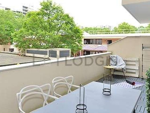 Appartement 1 chambre meublé avec terrasse, ascenseur et place de parking en option Nord Est de Lyon