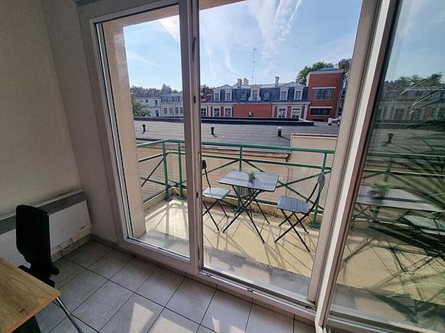Appartement 1 chambre meublé avec terrasse, ascenseur et place de parking en option Lille 59800