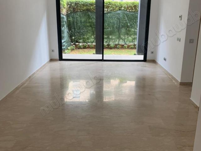 Appartement 1 chambre vide avec grand jardin