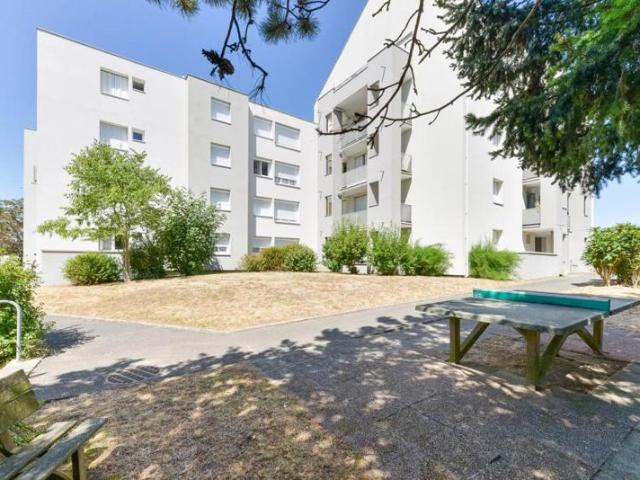 Appartement 1 pièce de 33 m² + garage boxé + cave situé à Nantes