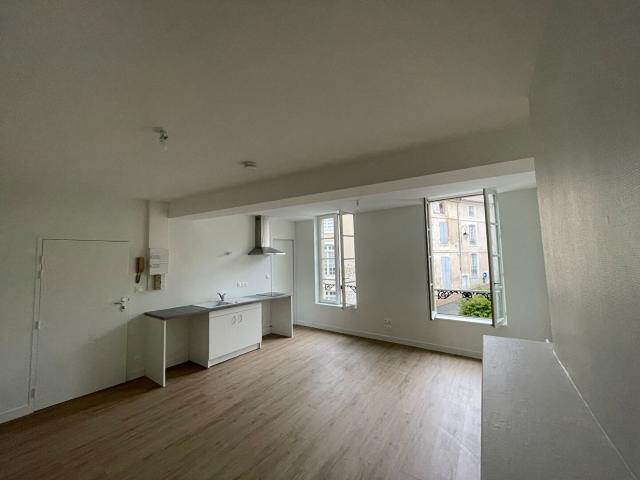 Location appartement 1 pièce, 28.87m², Fontenay le Comte
