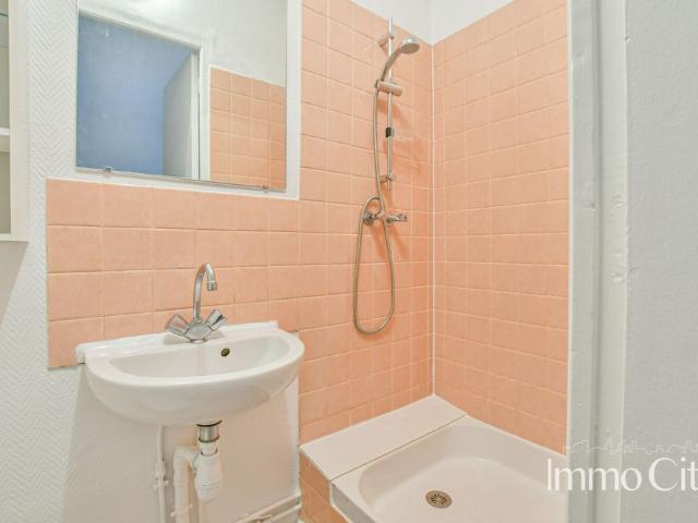 Appartement 1 pièce studio 15.8m²