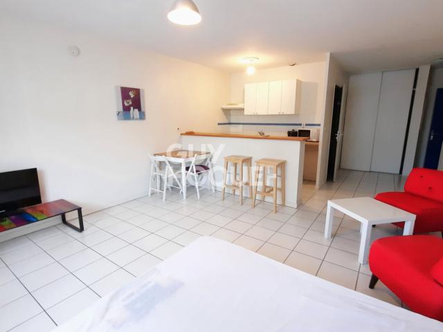 SPACIEUX STUDIO MEUBLE A DEUX PAS DE LA GARE AVEC PLACE DE PARKING