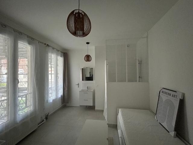 Appartement 1 pièce, 14 m² à louer à Paris 15 75015