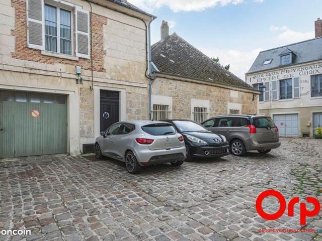 Appartement 1 pièce 150 m²