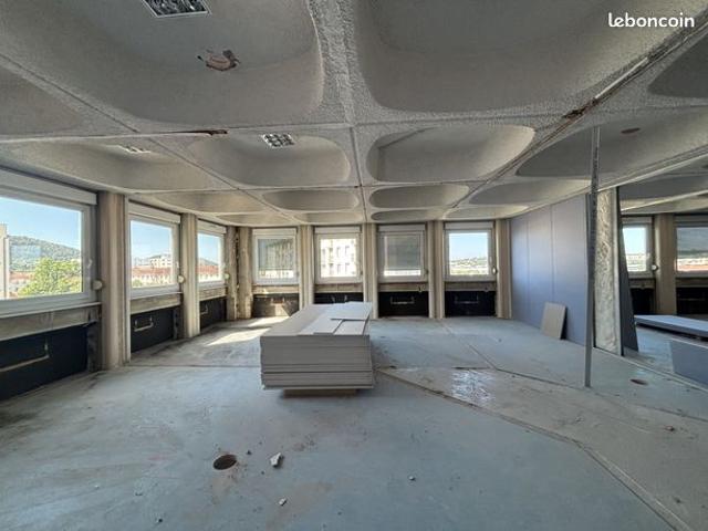 Appartement 1 pièce 105 m²