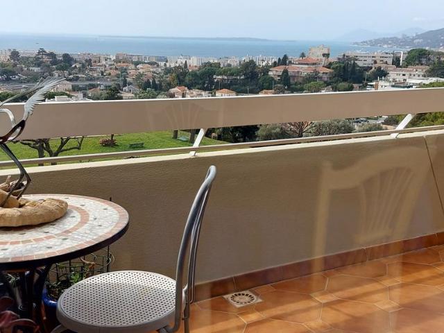 Appartement 1 pièce, 11 m² à louer à Antibes 06160