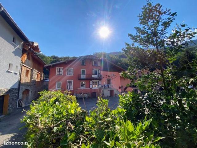 Appartement 1 pièce 240 m²