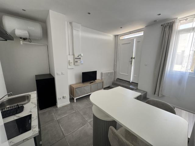 Appartement 1 pièce, 25 m² à louer à Vénissieux 69200