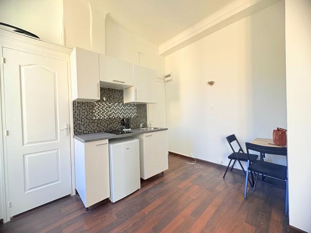 Appartement 1 pièce, 26 m² à louer à Nice 06300