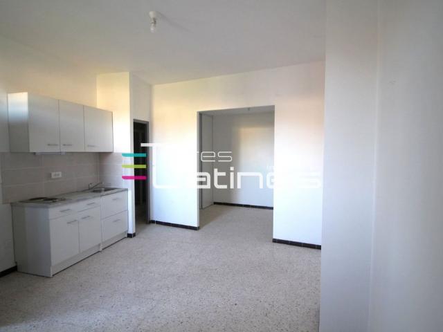 Appartement 1 pièce, 26m² en location à Nimes 397 € par mois