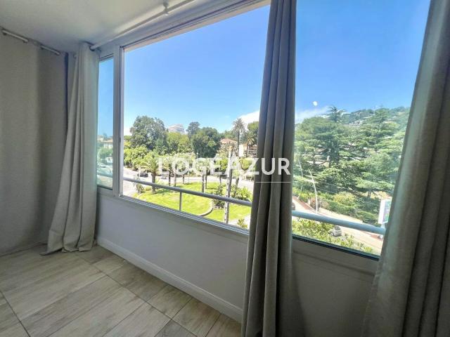 Appartement 1 pièce, 27 m² à louer à Cannes 06400