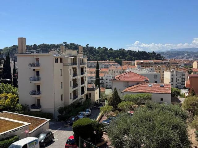 Appartement 1 pièce, 28 m² à louer à Nice 06300