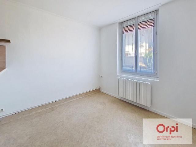 Appartement 1 pièce, 29 m² à louer à Montluçon 03100