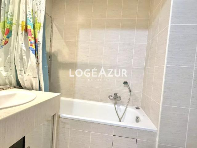 Appartement 1 pièce, 29 m² à louer à Antibes 06160