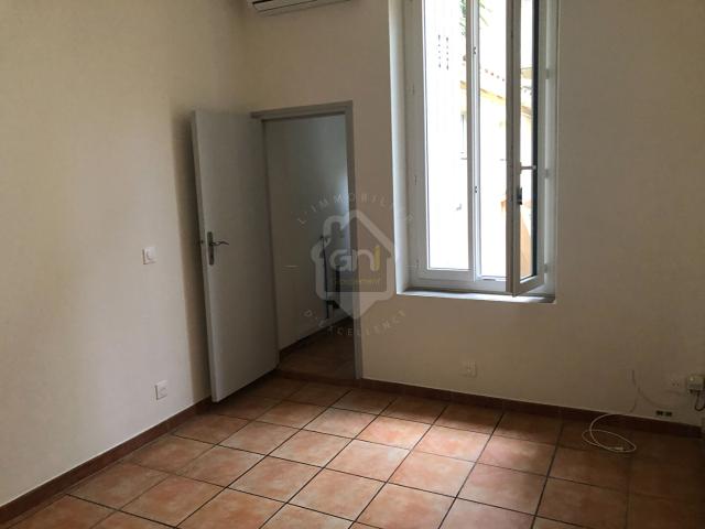 Appartement 1 pièce, 21 m² à louer à Nîmes 30900