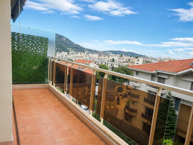 Appartement 1 pièce, 36 m² à louer à Nice 06100