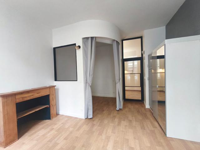 Appartement 1 pièce 37 m 2 rénové calme