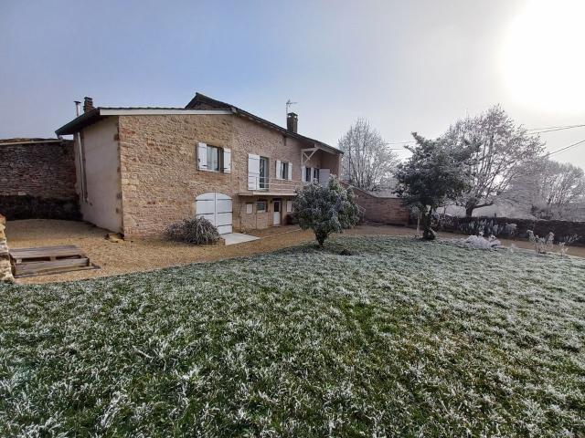 Appartement 1 pièce, 37 m² à louer à La Roche Vineuse 71960