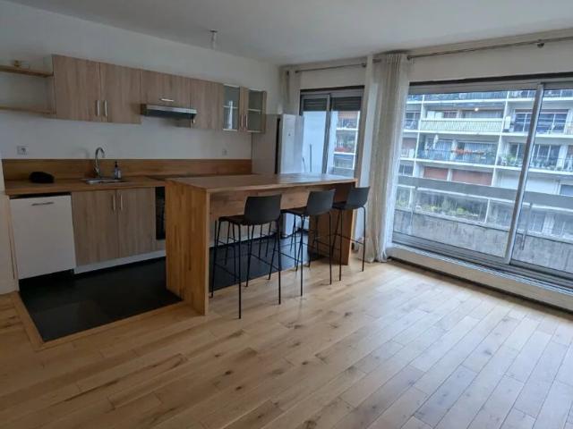 Appartement 1 pièce 30.47 m2 avec Balcon Cave et Parking