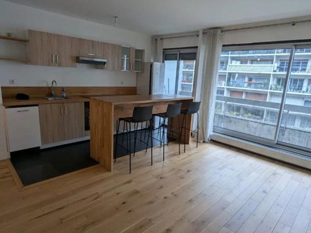 Appartement 1 pièce 30.47 m2 avec Balcon Cave et Parking
