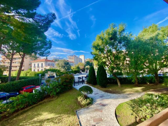 Appartement 1 pièce, 32 m² à louer à Nice 06200