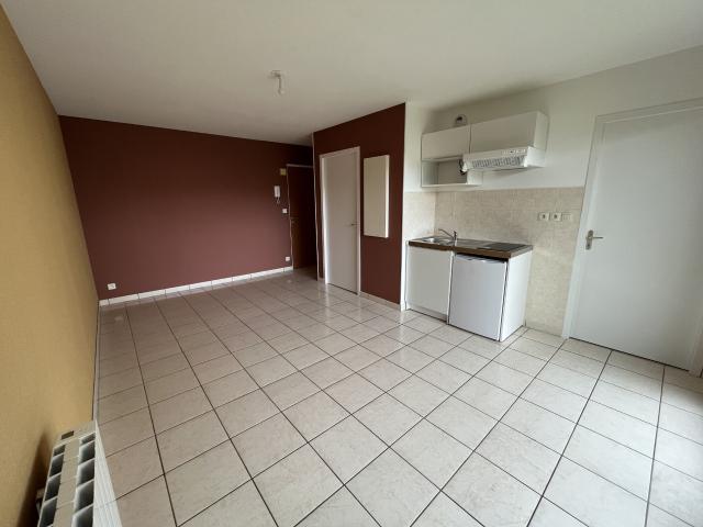 Appartement 1 pièce, 32 m² à louer à Luc la Primaube 12450