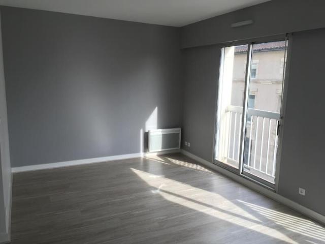 Appartement 1 pièce, 33 m² à louer à Poitiers 86000