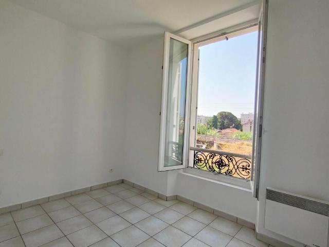 Appartement 1 pièce, 49 m² à louer à Toulon 83200