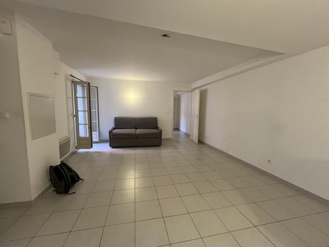 Appartement 1 pièce, 43 m² à louer à Hyères 83400