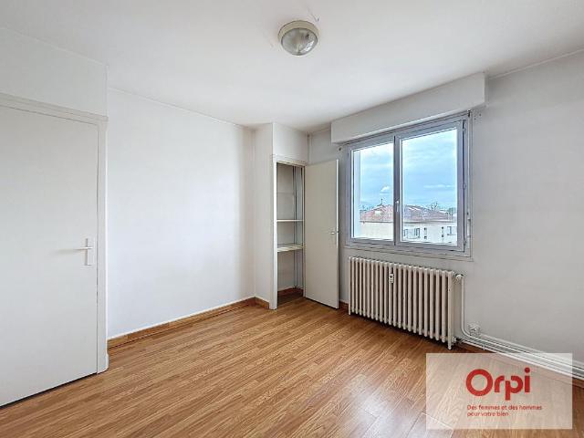 Appartement 1 pièce, 65 m² à louer à Montluçon 03100