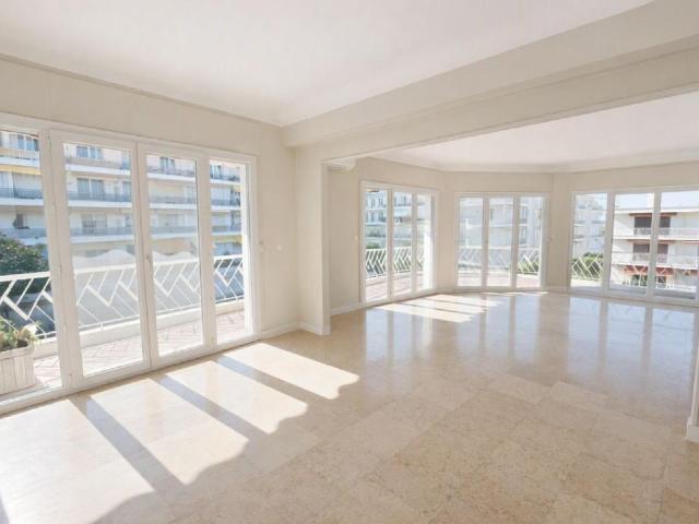 Appartement 1 pièce 74 m²