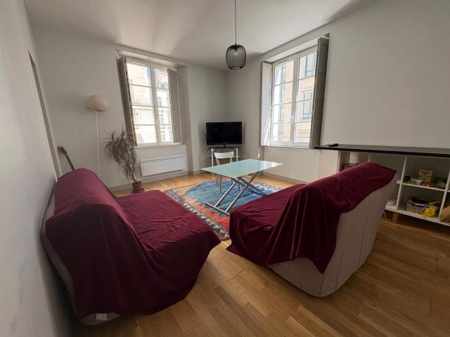 Appartement 1 pièce, 81 m² à louer à Nantes 44000