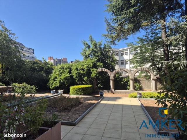 Appartement 1 pièce 82 m²