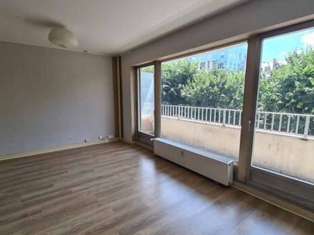 Appartement 1 pièces 27m2 REIMS 553 euros