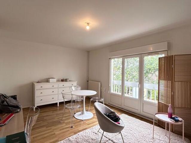 Appartement 1 pièces 27m2 REIMS 516 euros