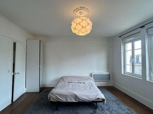 Appartement 1 pièces 27m2 REIMS 530 euros