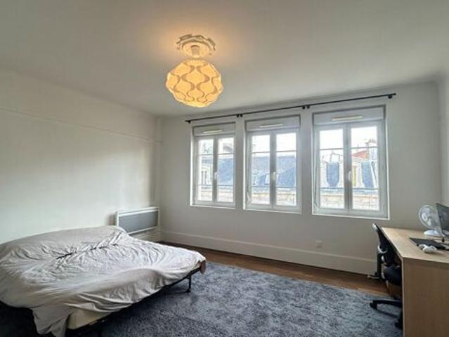 Appartement 1 pièces 27m2 REIMS 530 euros