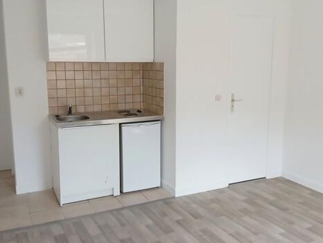 Appartement 1 pièces 25m2 REIMS 360 euros