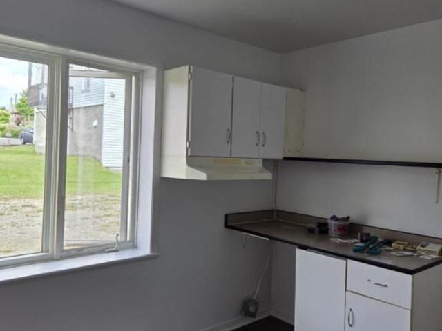 Appartement 1 1/2 à Saint Paul de Montminy chauffé éclairé disponible 1er juillet
