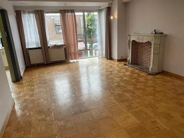 APPARTEMENT 1ER ÉTAGE ASCENSEUR 1 CHAMBRE TERRASSE