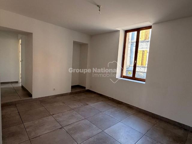 APPARTEMENT 1ER ETAGE DEUX CHAMBRES CLIMATISEES RUE POURTOULES ORANGE