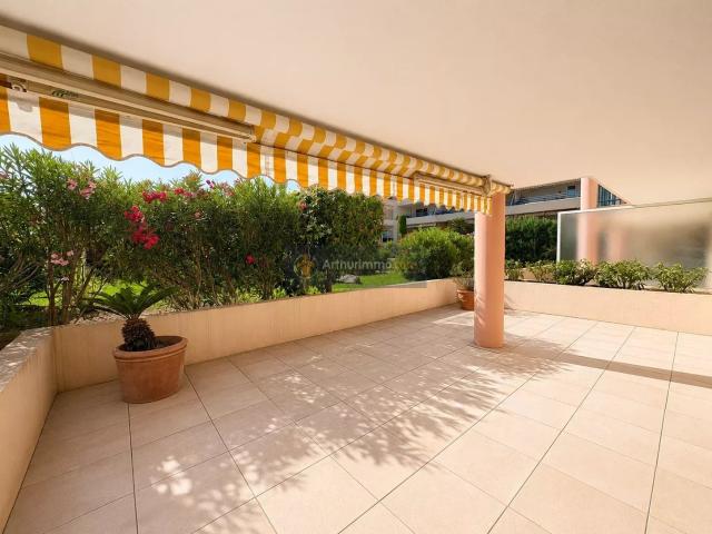 Appartement 2/3 Pieces Avec Terrasse 36M² Et Garage En Sous. 52m² Fréjus