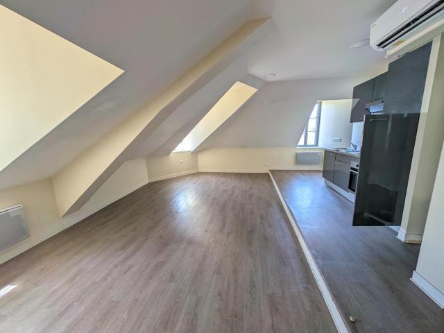 APPARTEMENT 25 M2 LOI CARREZ 2 ETG BOURGES